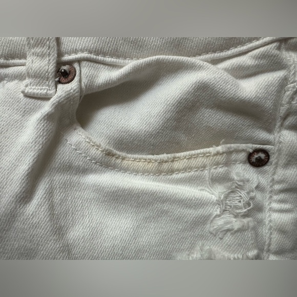 American Eagle Distressed White Denim Shorts size 4 - Picture 4 of 8
